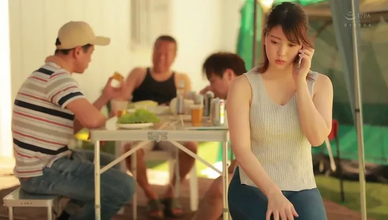 ông xã khờ để người vợ tham gia sự kiện cắm trại với mấy gã gần nhà và cái kết